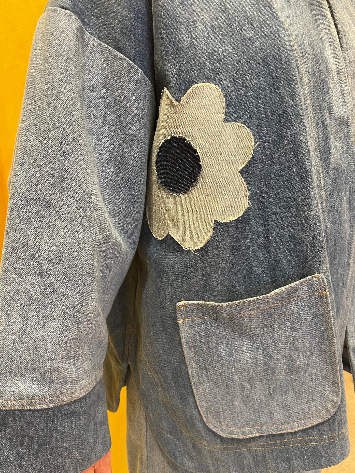 Blomstermærke til jeans med tæppe